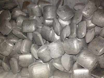 一位發(fā)言人表示，巴西淡水河谷（Vale）正在重新評估其在新喀里多尼亞虧損的鎳業(yè)務(wù)，這是上月新上任的首席執(zhí)行官Fabio Schvartsman對表現(xiàn)不佳資產(chǎn)進行廣泛考核的一部分。